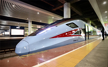 “藍精靈”來了(le)，上車！