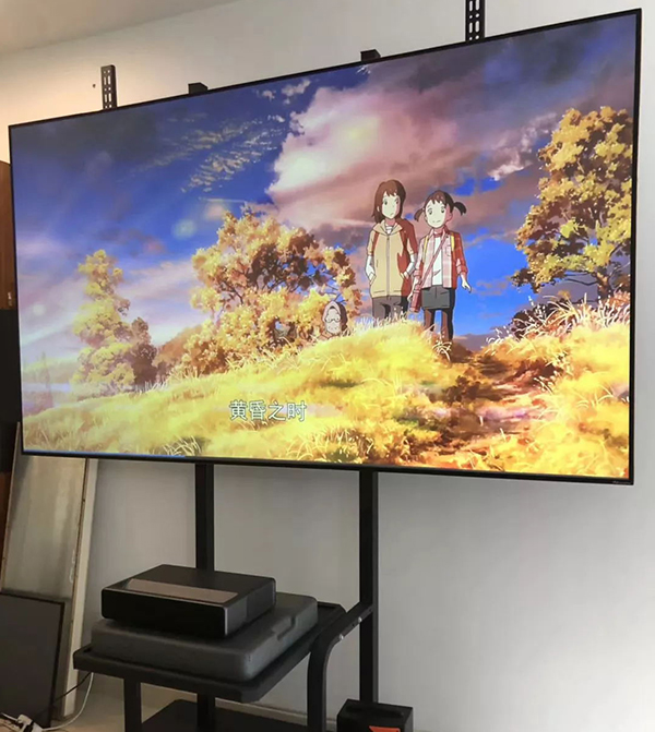 激光電視揹闆