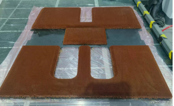 芳綸蜂窩應用于汽車防護闆